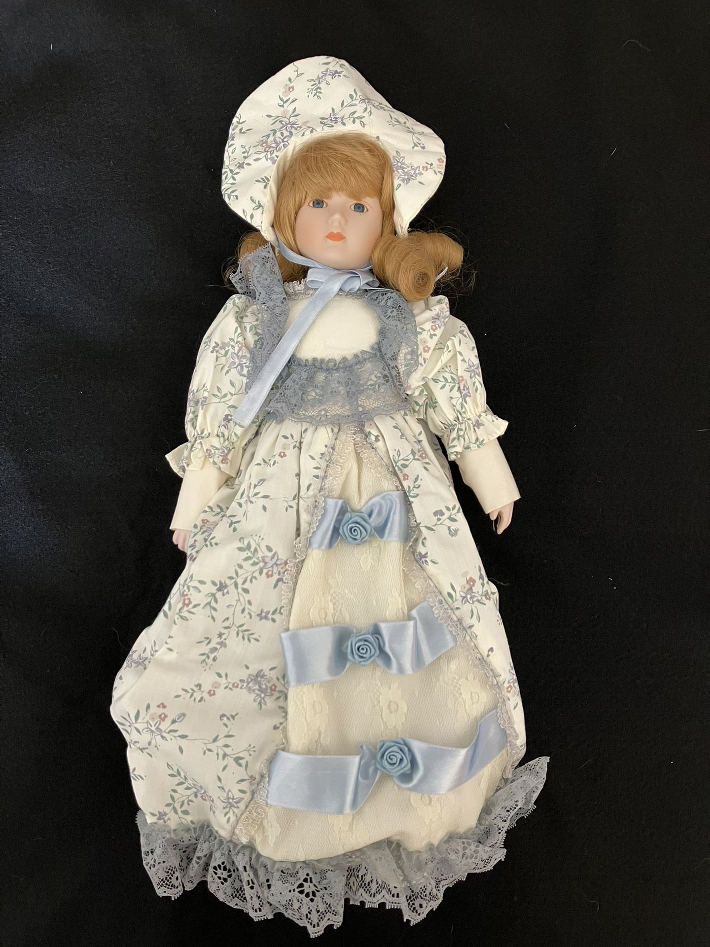 🎀 Set of 12 Beautiful Porcelain Dolls – Vintage & Collectible! 🎀