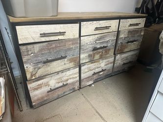Moving- Free solid Dresser