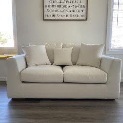 HIGH END BRAND NEW 2 SEATER LOVESEAT 61” $300