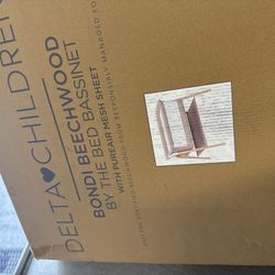 Delta Children Bondi Beechwood By The Bed Bassinet – Bassinette para bebé con PureAir Mesh, Madera B