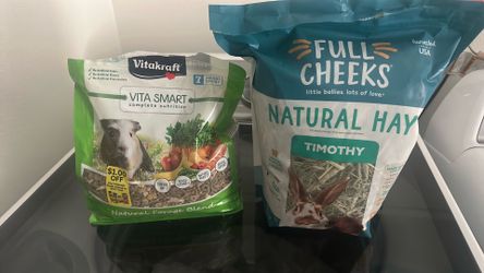 Guinea pig food and hay