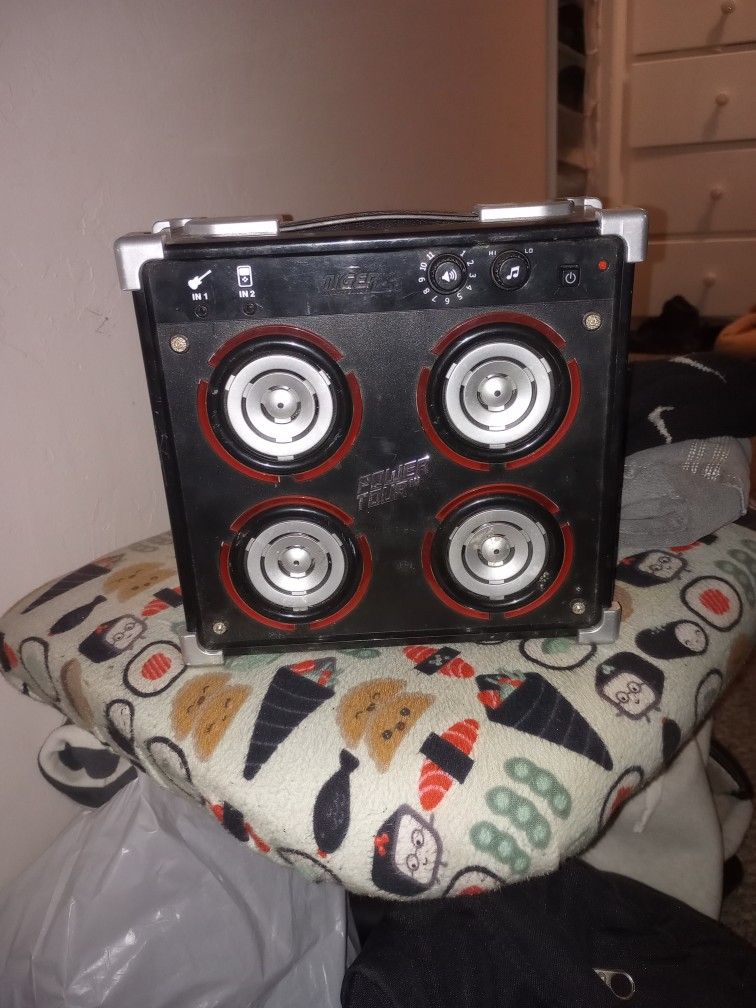 mini guitar amp( battery operated)