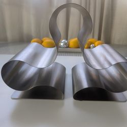 Unique Stainless Steel Wine/Bottle Holder