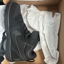 Nike Court Borough Mid