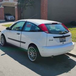 2002 Ford focus ZX3 hatchback  Price is Firm