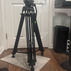 Pro master 24p fluid Head Tripod 