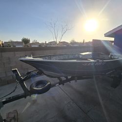 14 fT Aluminum Boat With Deck And Accessories 