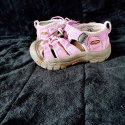 KEEN Footwear Newport H2 Girls Unisex Pink Strapped Hiking Waterproof Shoes 9 GOOD