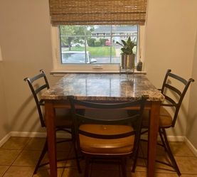 Beautiful Dining Table and Chairs