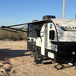 Travel Trailer By Coachmen / Forest River 