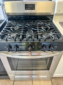 Frigidaire stove (delivery+install available) width 30”