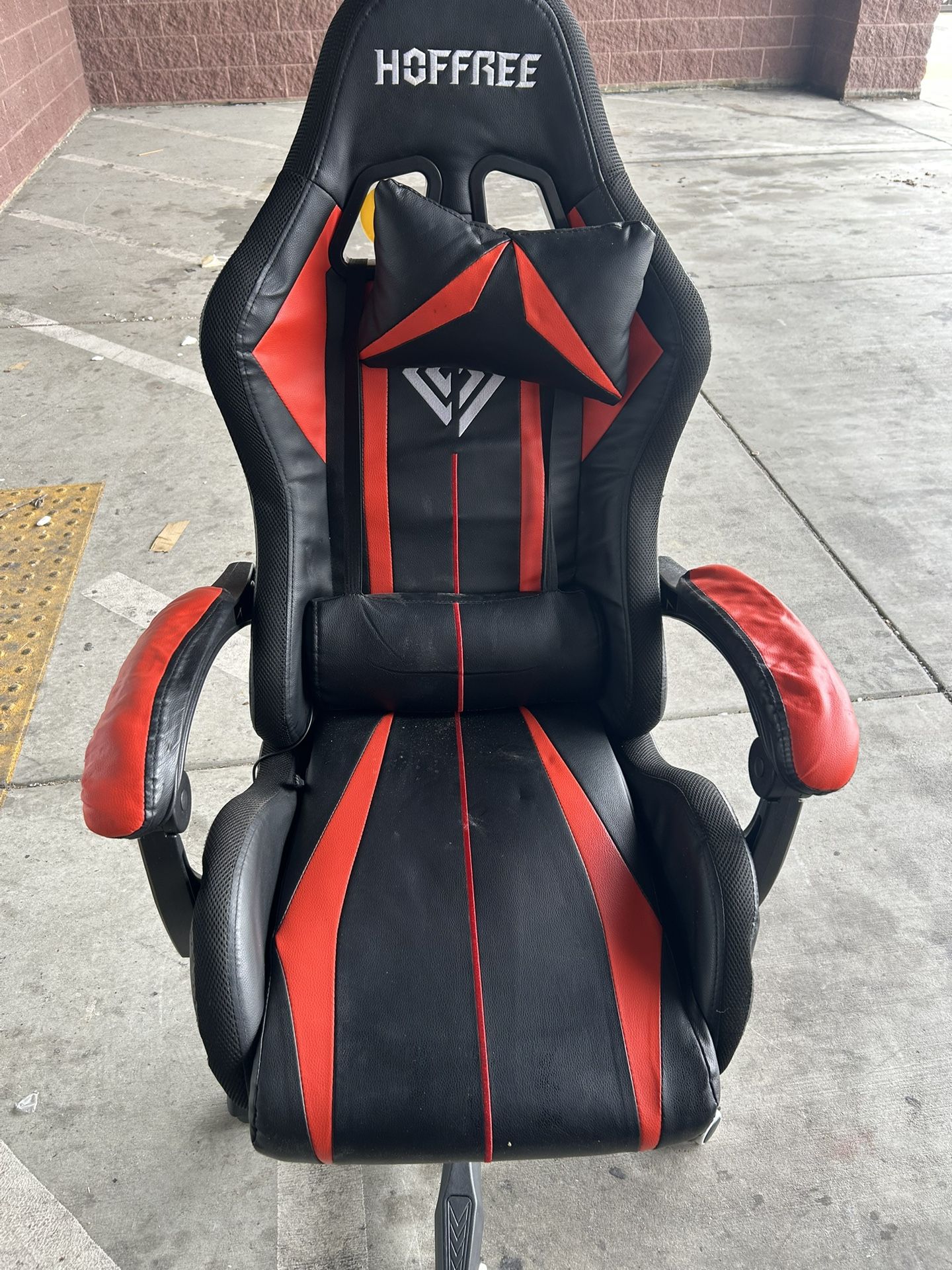hoffree gaming chair with speakers 