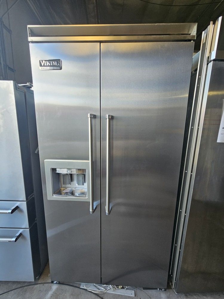42" VIKING BUILT IN STAINLESS STEEL REFRIGERATOR 