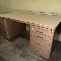 Steel Tanker Desk