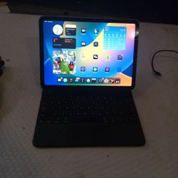Ipad Air 256 W/Keyboard Case