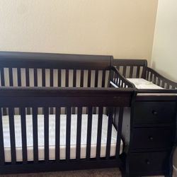 Espresso Crib With 3 Drawers And Shelves 