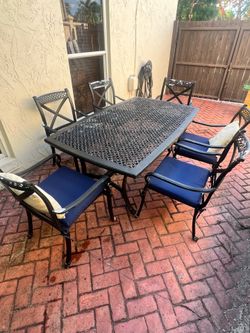 Outdoor dining set (as is)
