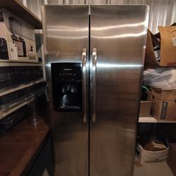 Frigidaire Refrigerator 
