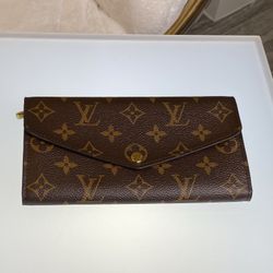 AUTHENTIC LOUIS VUITTON SARAH WALLET