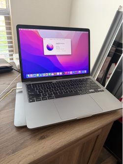 Apple MacBook Pro 13 “M1” Touch Bar  8 Core CPU / 8 Core GPU