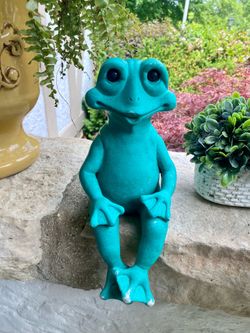 Teal green resin frog