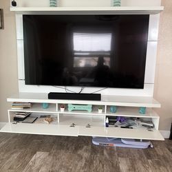 Floating entertainment center