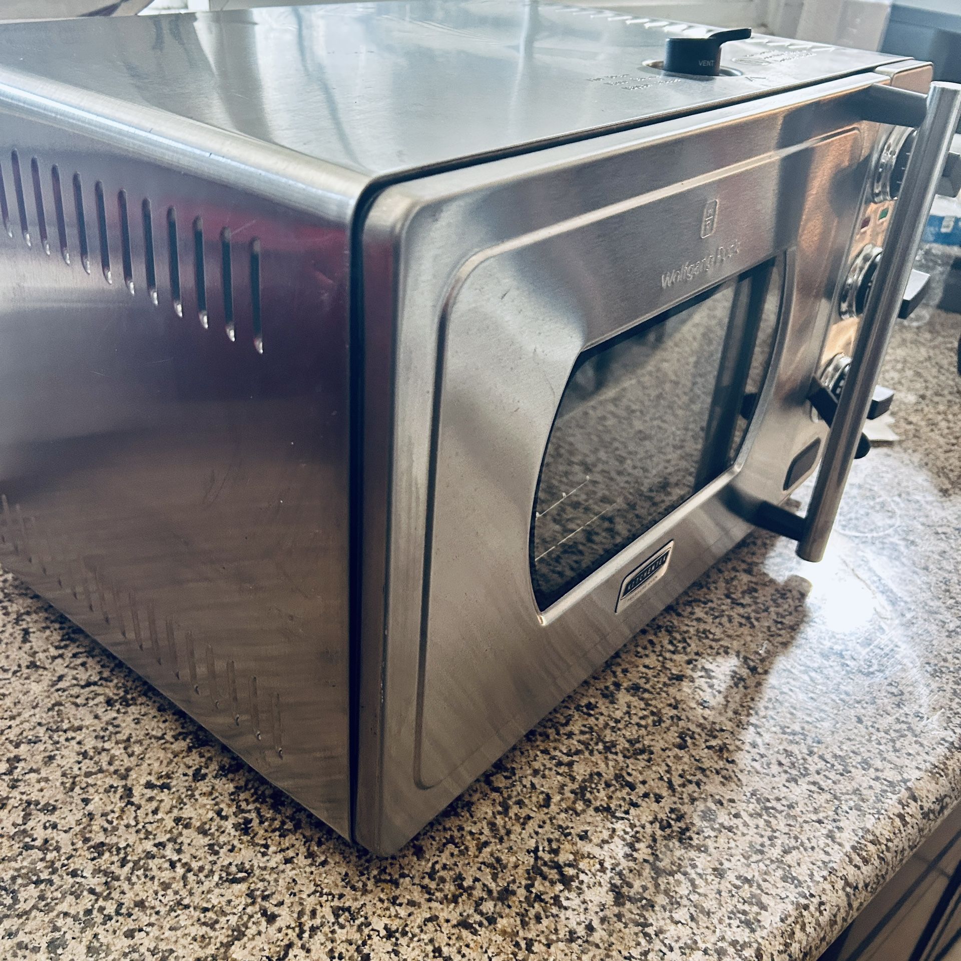 Wolfgang Puck Pressure OVEN (can be used as a standard Oven or pressurized Oven)