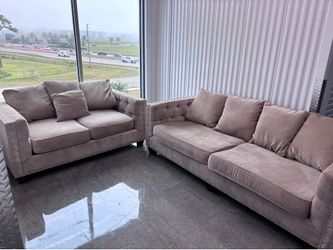 Beautiful Beige Studded & Tufted Cindy Crawford Sofa & Love seat set Delivery Available 🚚