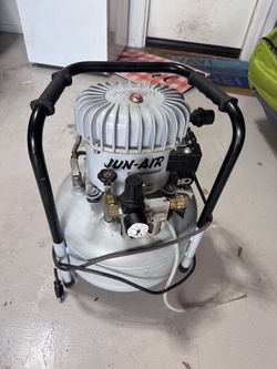 Jun Air Ultra Silent Air Compressor