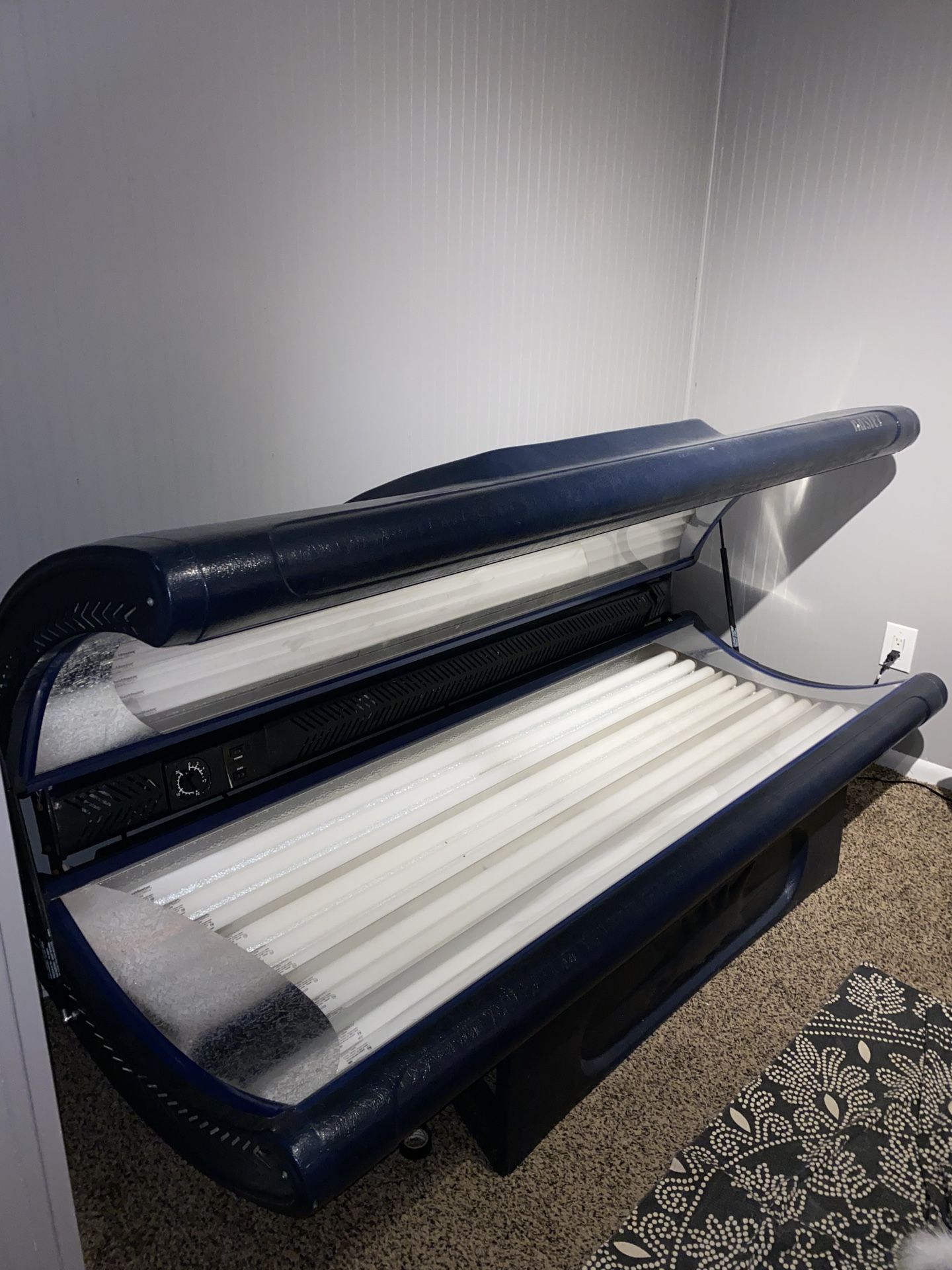 Tanning Bed SunMaster 32 MPB