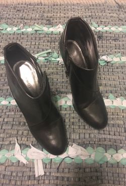 Women size 8 Nine West Booties