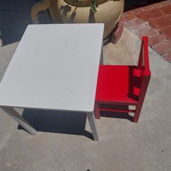Kid table and chair to an excellent condition.