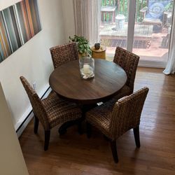 Pottery barn Dining Table And 4 chairs