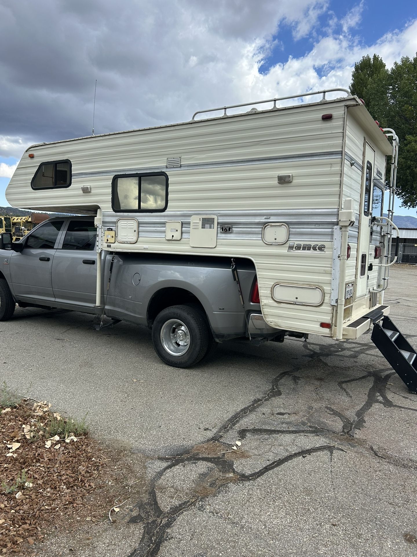 1993 Lance 880