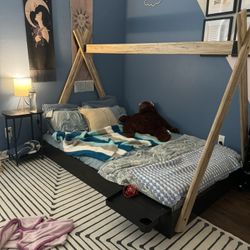 Canopy Bed Frame Double. 