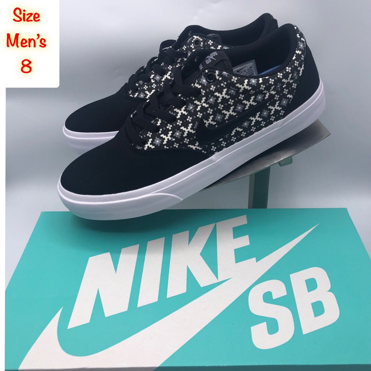 Nike Men’s SB Charge Canvas Black/Gray/White Low Top Skate Shoes