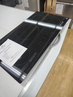 $1699 GE 36in induction cooktop
