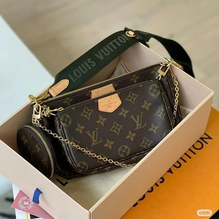 𝐋𝐨𝐮𝐢𝐬 𝐕𝐮𝐢𝐭𝐭𝐨𝐧 Multi Pochette Accessoires Shoulder Bag