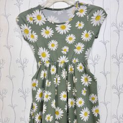 Girls Short Sleeve Green Daisy Print Dress with Pockets Ages 6-7 Years Old