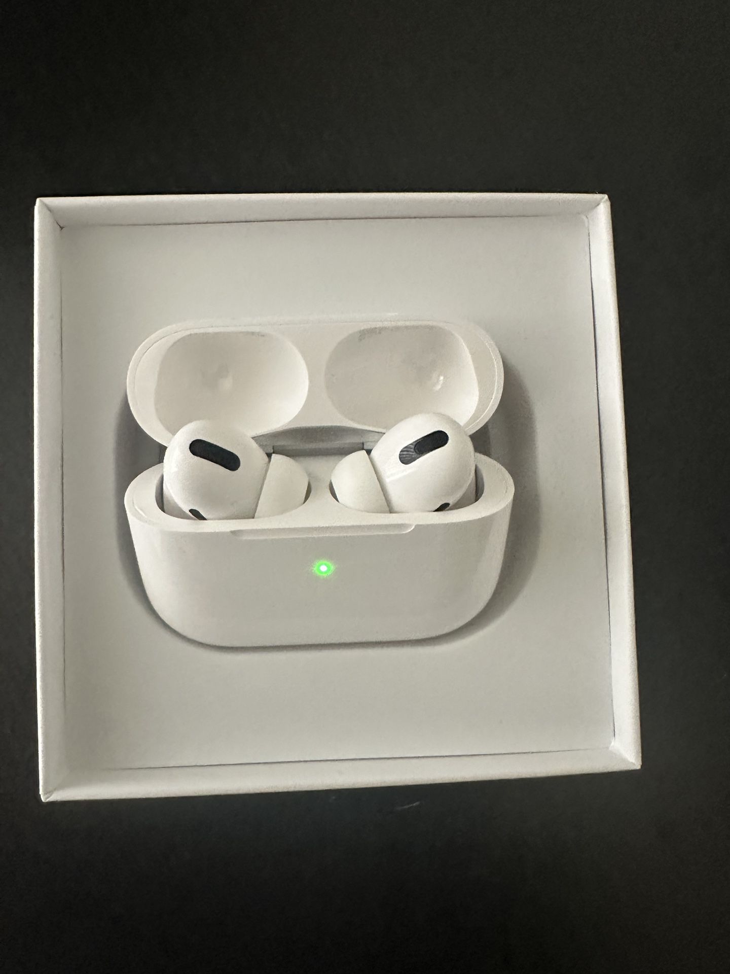 Airpods Pro ( BRAND NEW)