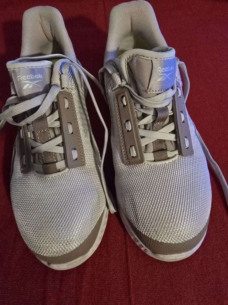 WOMAN REEBOK SHOES SIZE 7.5