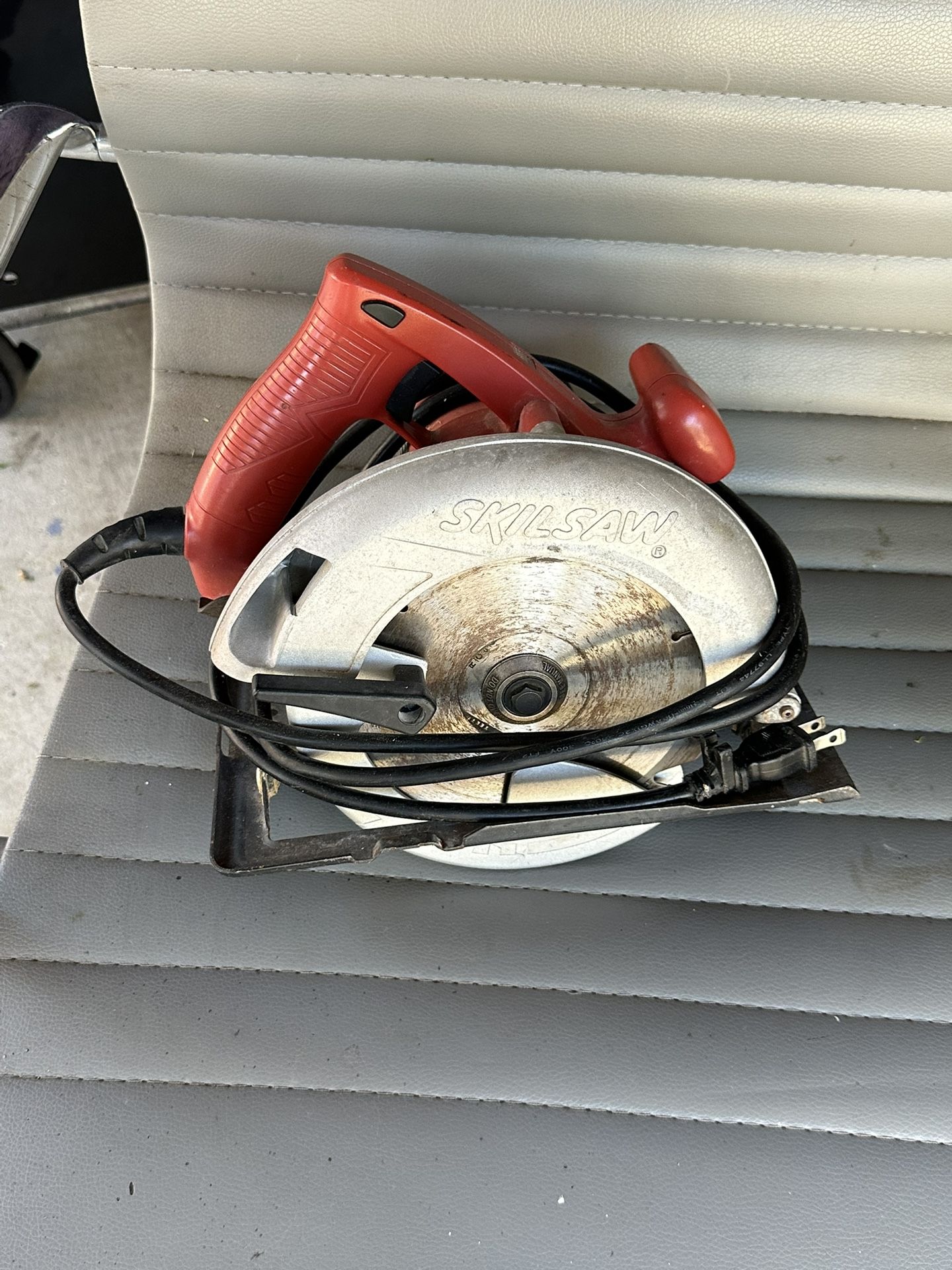 skillsaw circular saw