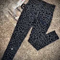 Lululemon Leggings — Size 2/Small — NWT