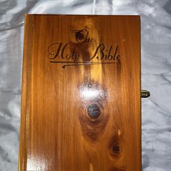 BIBLES & Vintage Wooden Bible Box