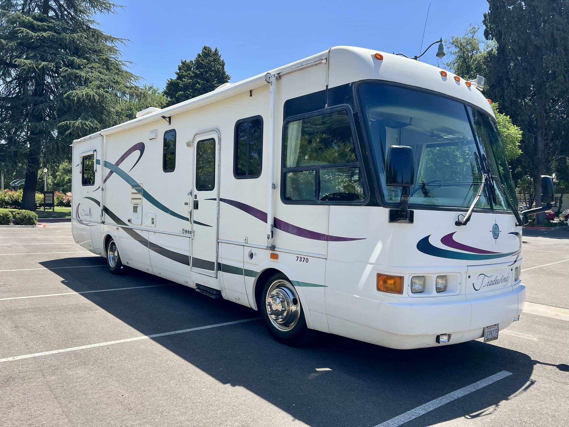 National Tradewinds Diesel Pusher Motorhome RV