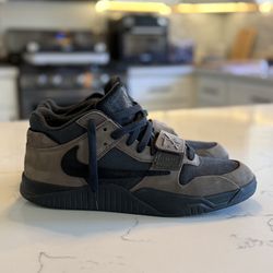 Travis Scott Dark Mocha Size 10.5 used