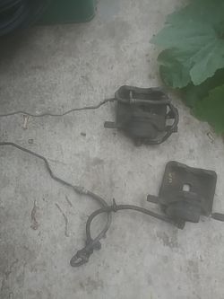 Honda accord ex 92 brake caliper pair with brake line