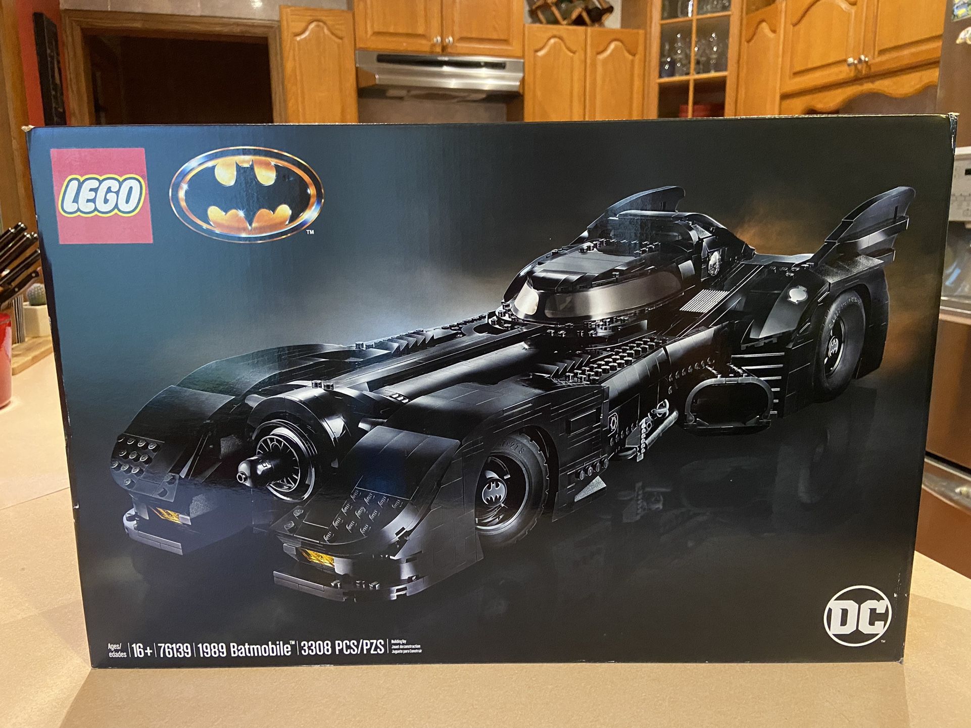 Lego 76139: 1989 Batmobile 