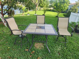 outdoor table and chairs