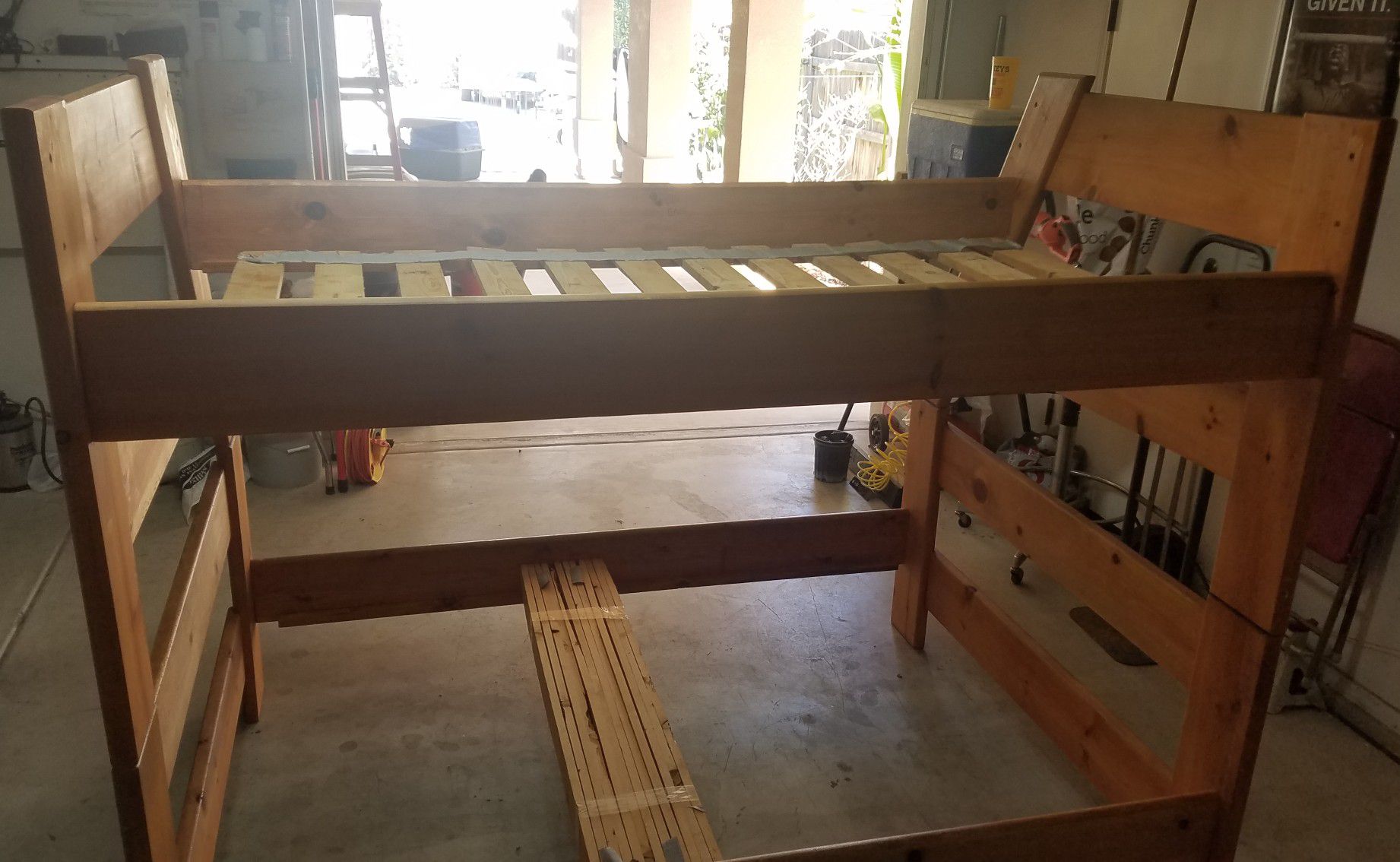 Full / Twin bunk bed